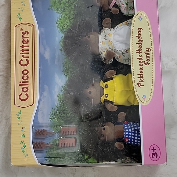 Calico Critters Pickleweeds Hedgehog Family - Picture 2 of 5